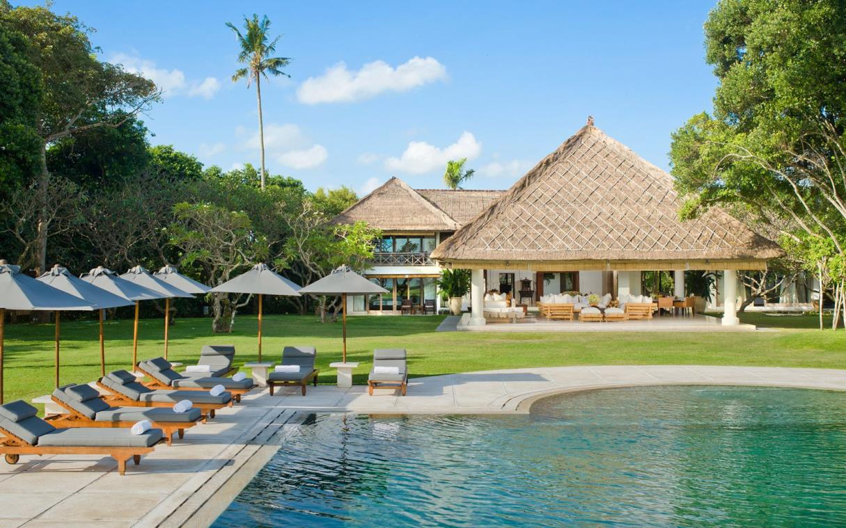 villa-bali-indonesia-luxury-beachfront-atas-ombak-cov.jpg