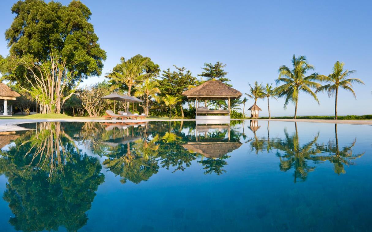 villa-bali-indonesia-luxury-beachfront-atas-ombak-pool.jpg
