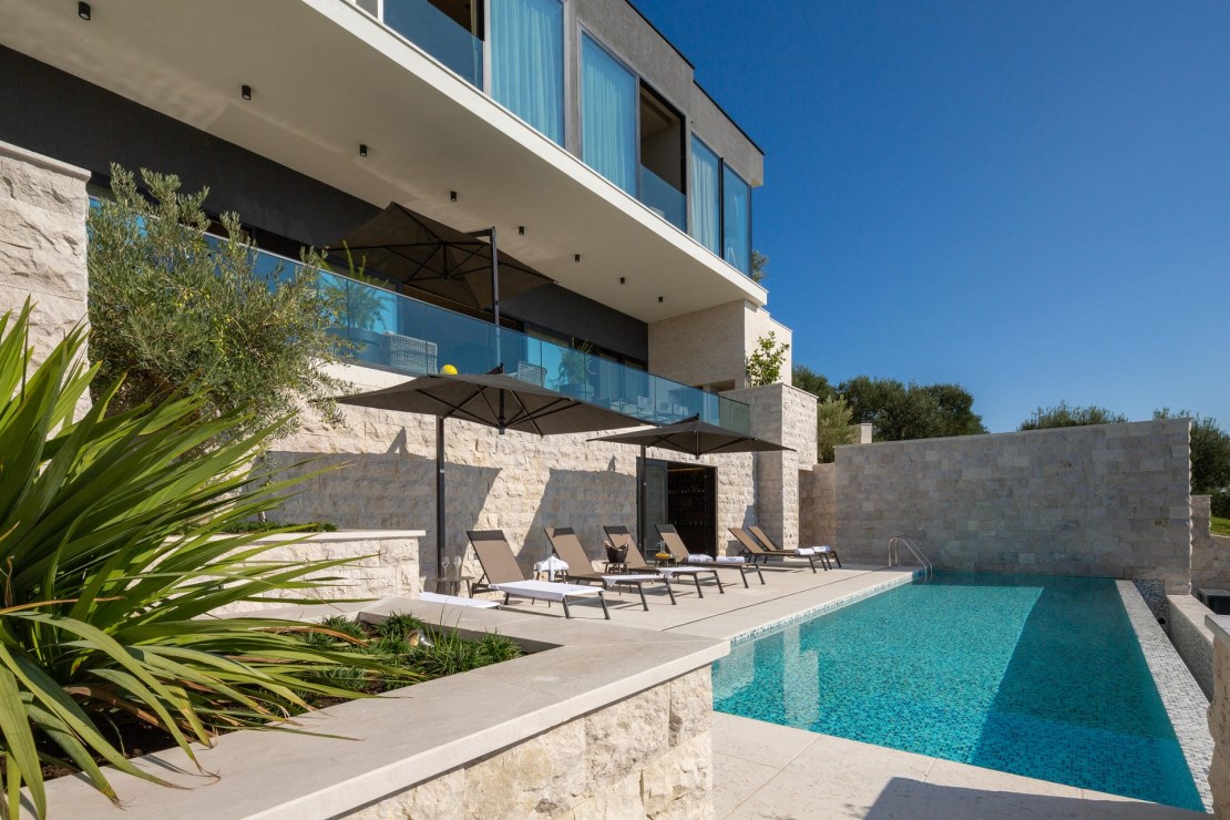 Elena & Frida Residence