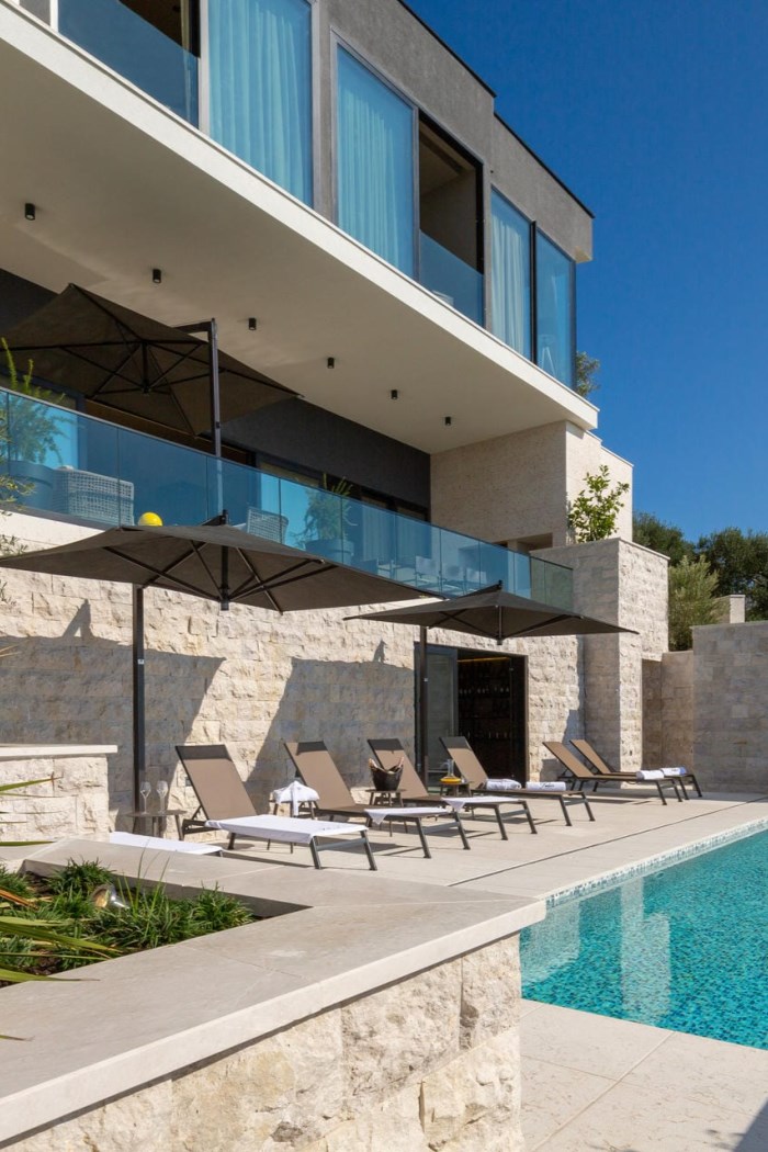 Elena & Frida Residence
