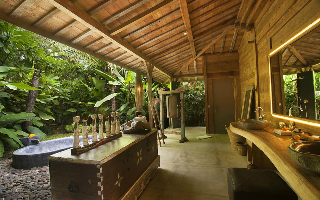 Villa Umalas Seminyak Bali Indonesia Luxury Wellness Spa Pool Ka Bath 11
