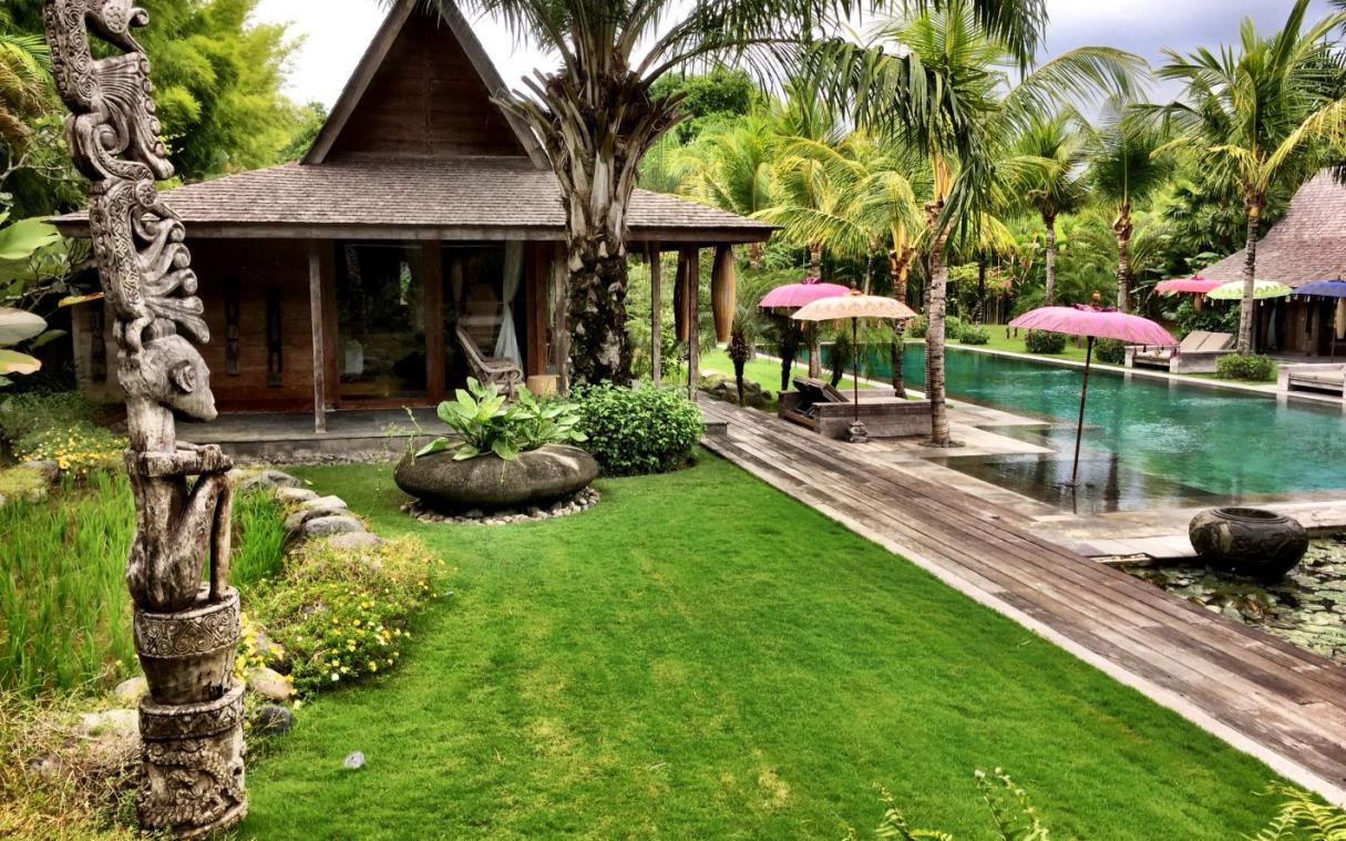 Villa Umalas Seminyak Bali Indonesia Luxury Wellness Spa Pool Kayu Swim 11