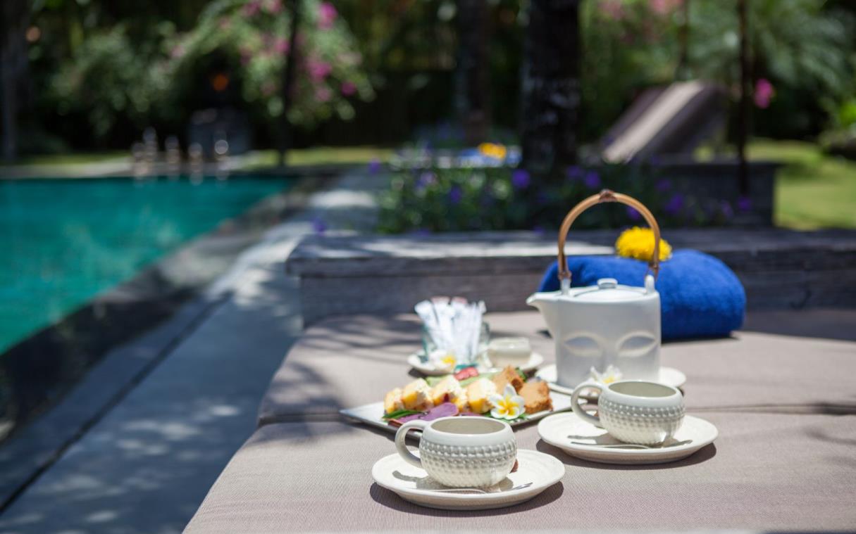 Villa Umalas Seminyak Bali Indonesia Luxury Wellness Spa Pool Kayu Out Liv 17