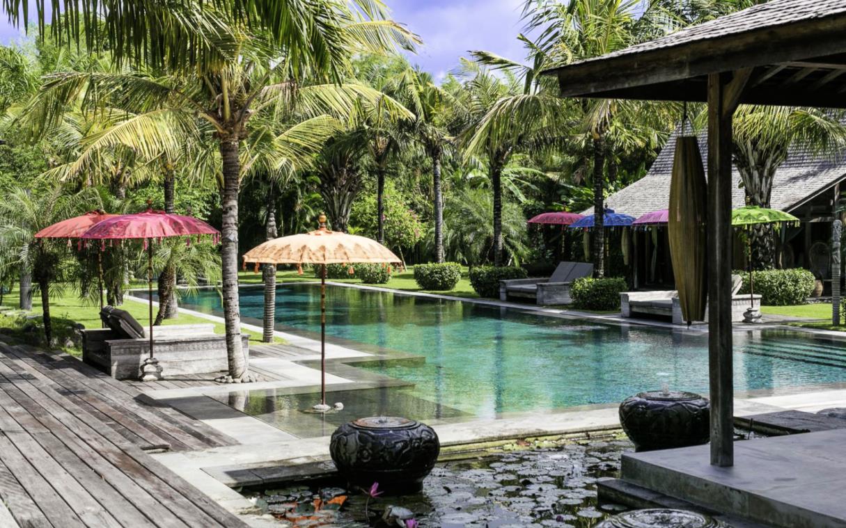 Villa Umalas Seminyak Bali Indonesia Luxury Wellness Spa Pool Kayu Swim 26 1