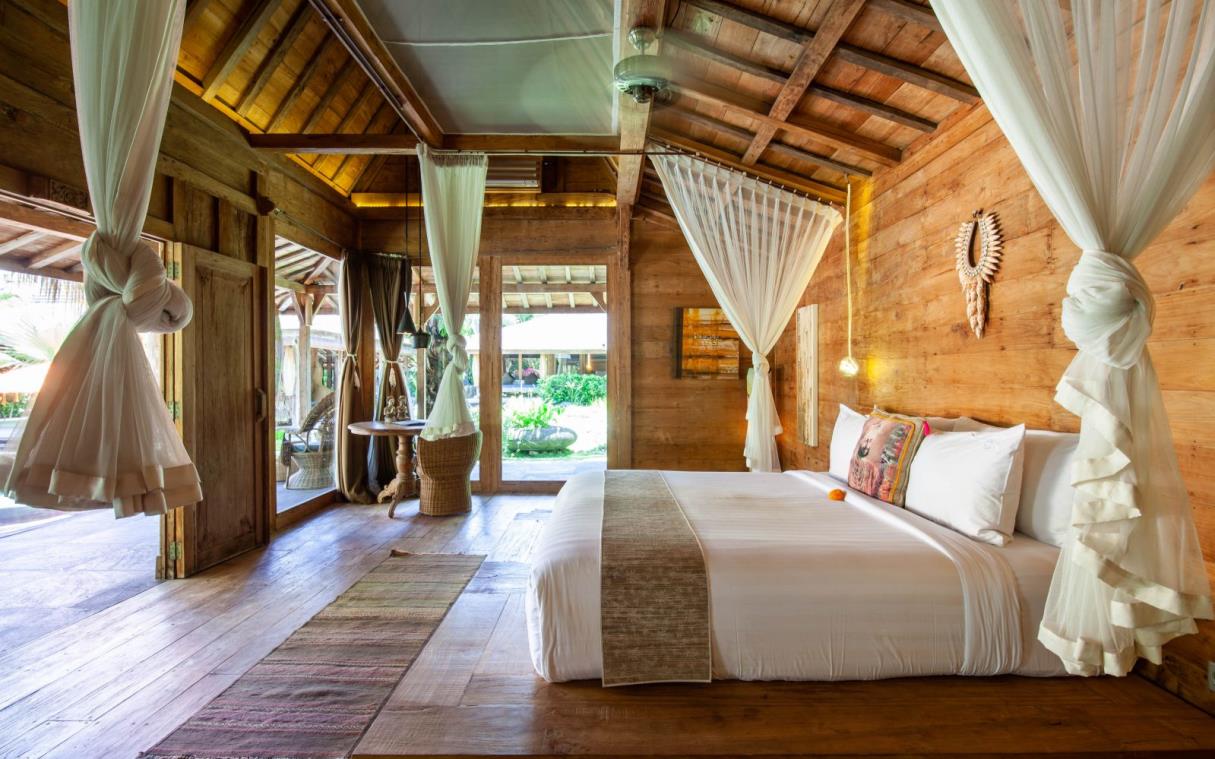 Villa Umalas Seminyak Bali Indonesia Luxury Wellness Spa Pool Kayu Bed 16
