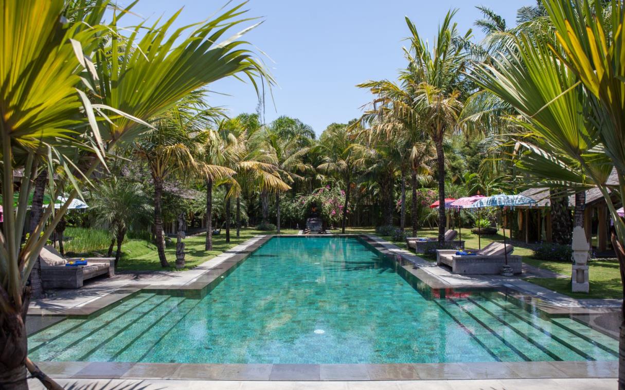 Villa Umalas Seminyak Bali Indonesia Luxury Wellness Spa Pool Kayu Swim 22