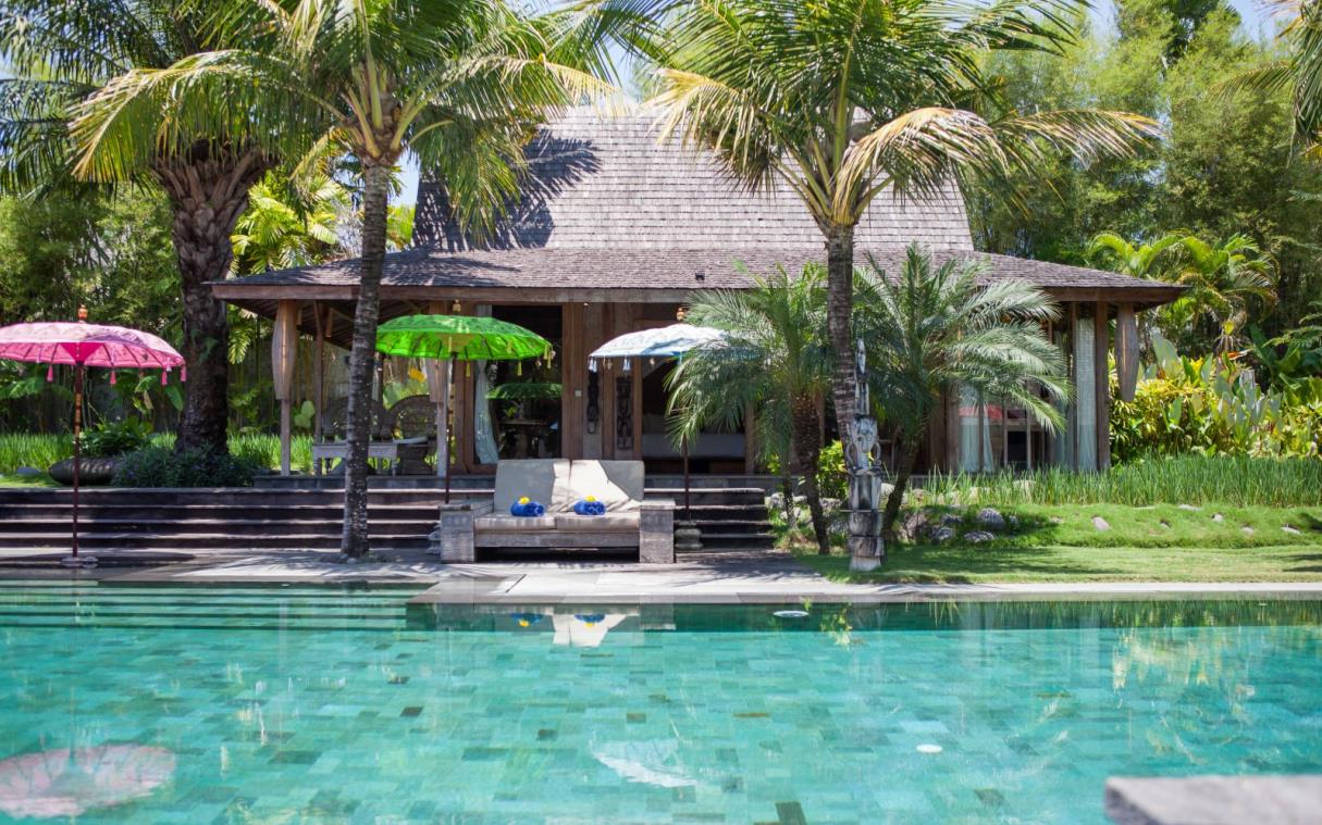 Villa Umalas Seminyak Bali Indonesia Luxury Wellness Spa Pool Kayu Swim 25