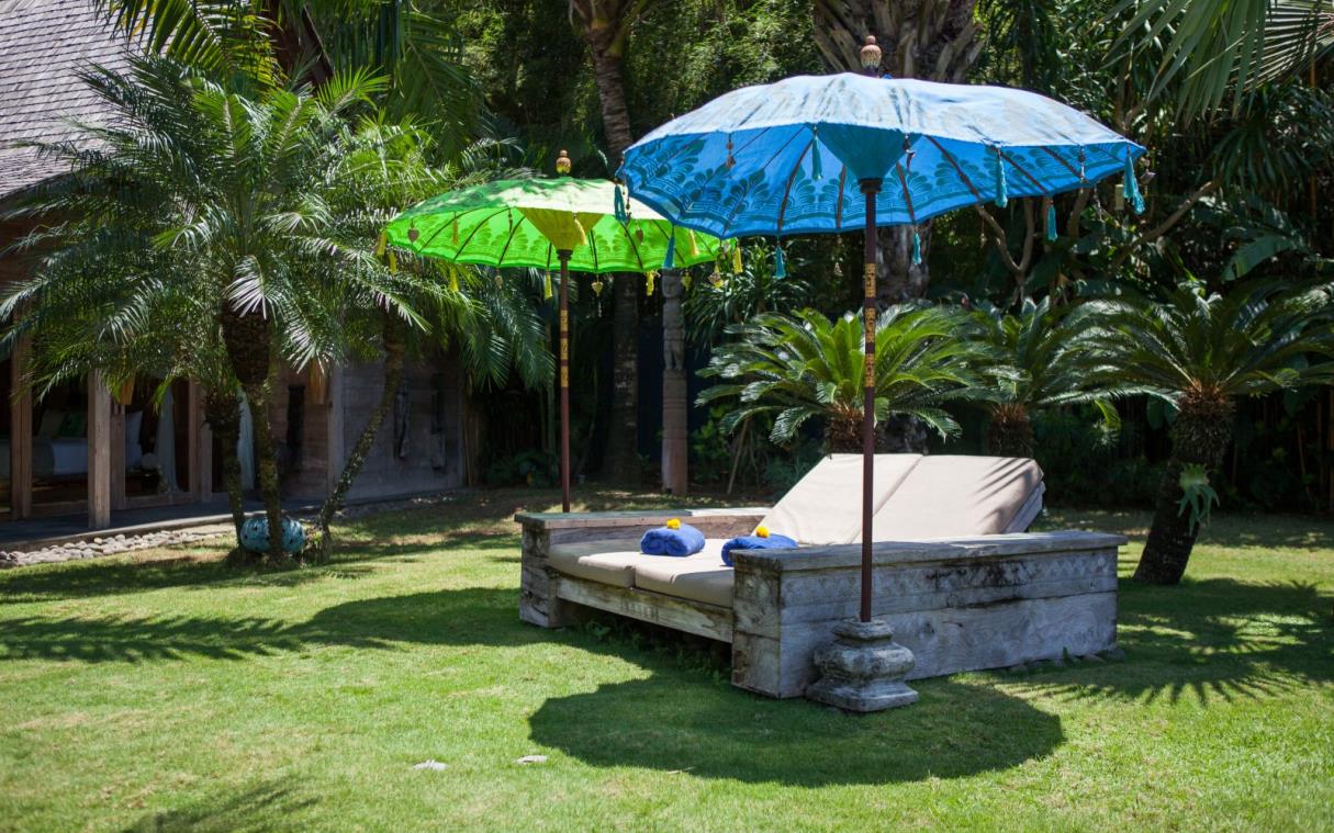 Villa Umalas Seminyak Bali Indonesia Luxury Wellness Spa Pool Kayu Out Liv 2