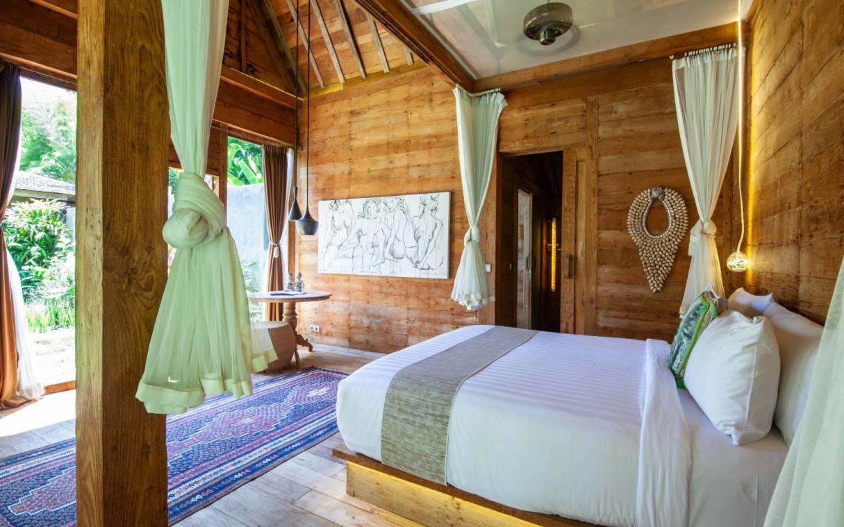 Villa Umalas Seminyak Bali Indonesia Luxury Wellness Spa Pool Kayu Bed 17