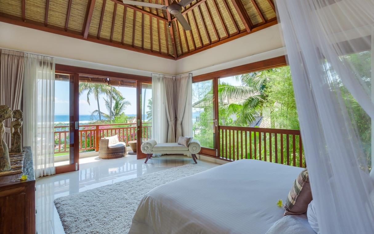 villa-bali-candidasa-indonesia-luxury-beach-sea-views-tirta-nila-bed-11.jpg