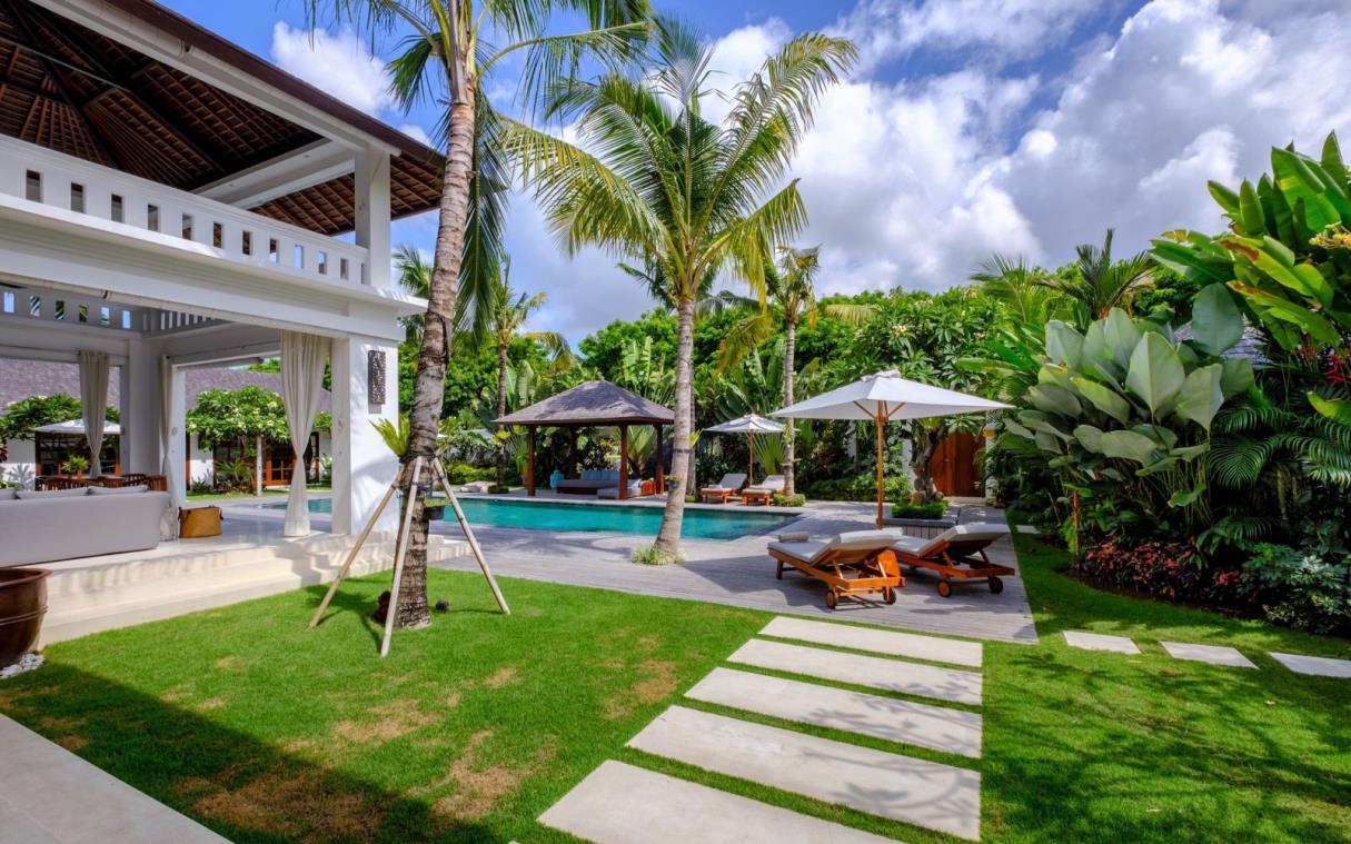 villa-bali-indonesia-luxury-pool-gardens-tjitrap-gar-pool.jpg