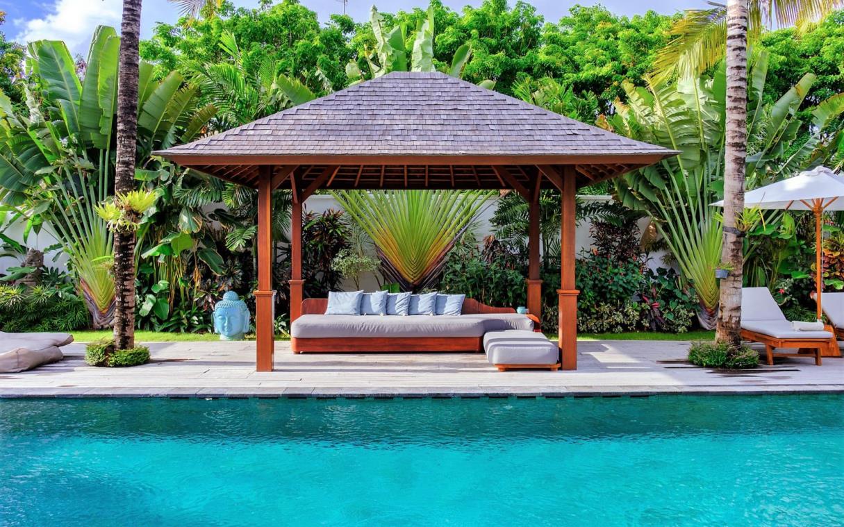 villa-bali-indonesia-luxury-pool-gardens-tjitrap-out-liv (4).jpg