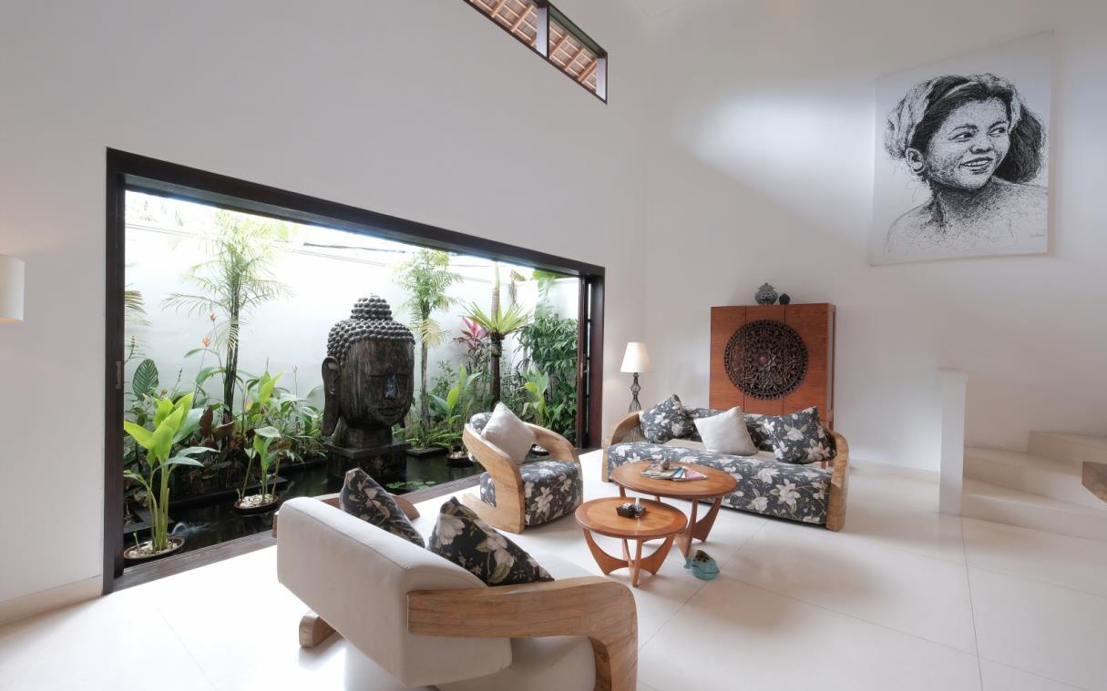 villa-bali-indonesia-luxury-pool-gardens-tjitrap-liv (4).jpg