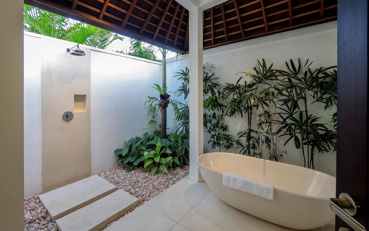 Villa Bali Indonesia Luxury Pool Gardens Tjitrap Bath 3