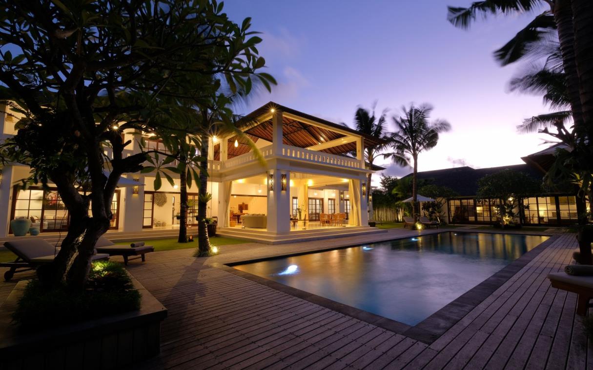 villa-bali-indonesia-luxury-pool-gardens-tjitrap-ext-dusk (2).jpg