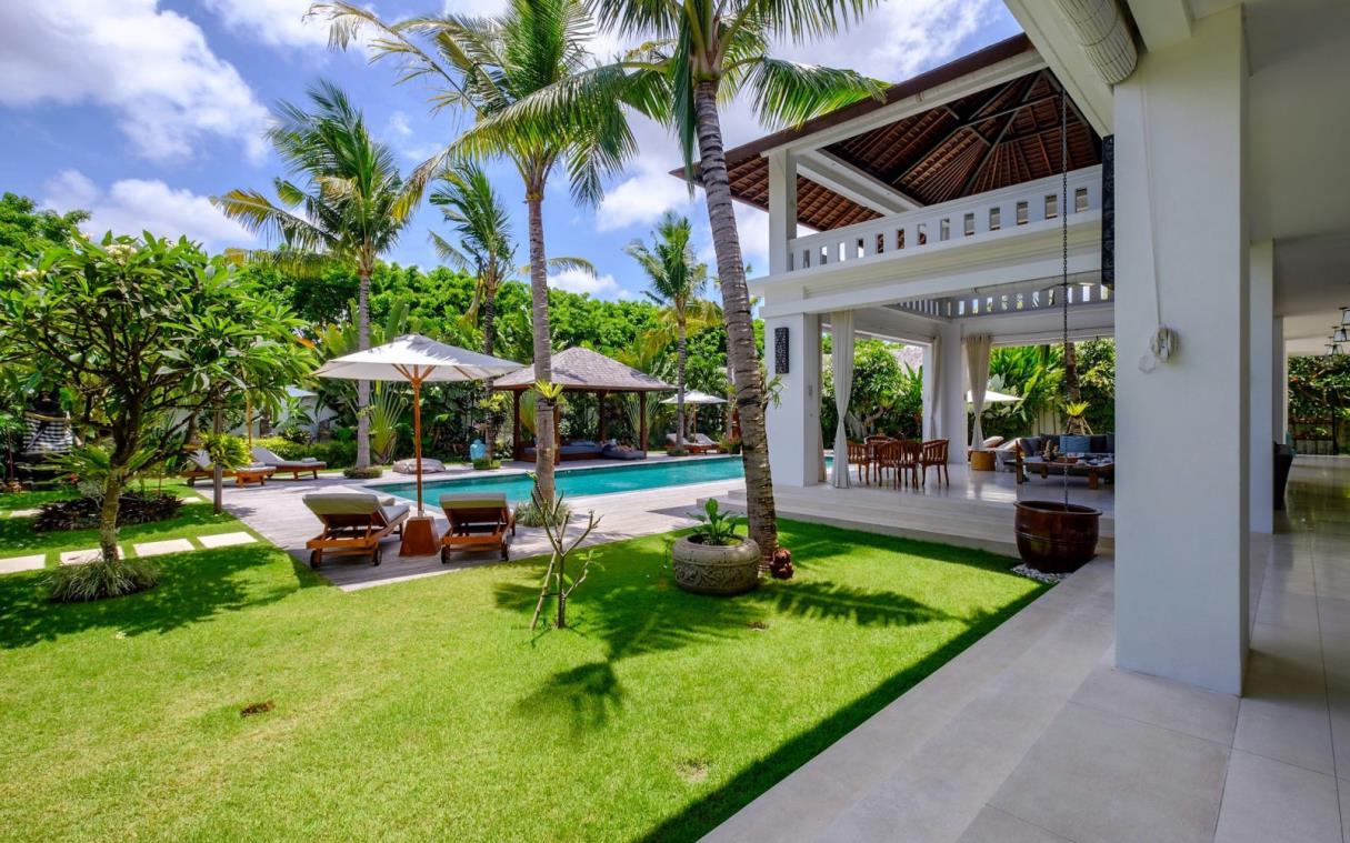 villa-bali-indonesia-luxury-pool-gardens-tjitrap-gar.jpg