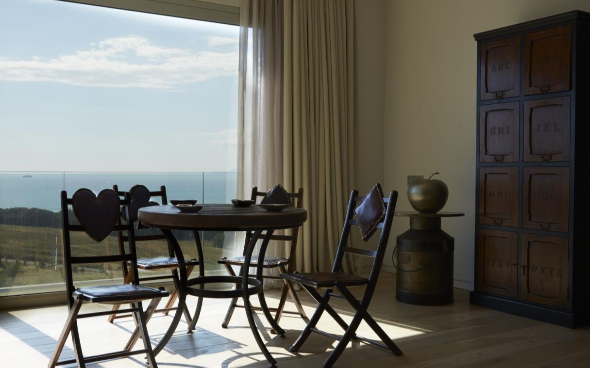 villa-greece-sea-views-luxury-pool-tennis-louiza-estate-master-bed-suite (1).jpg