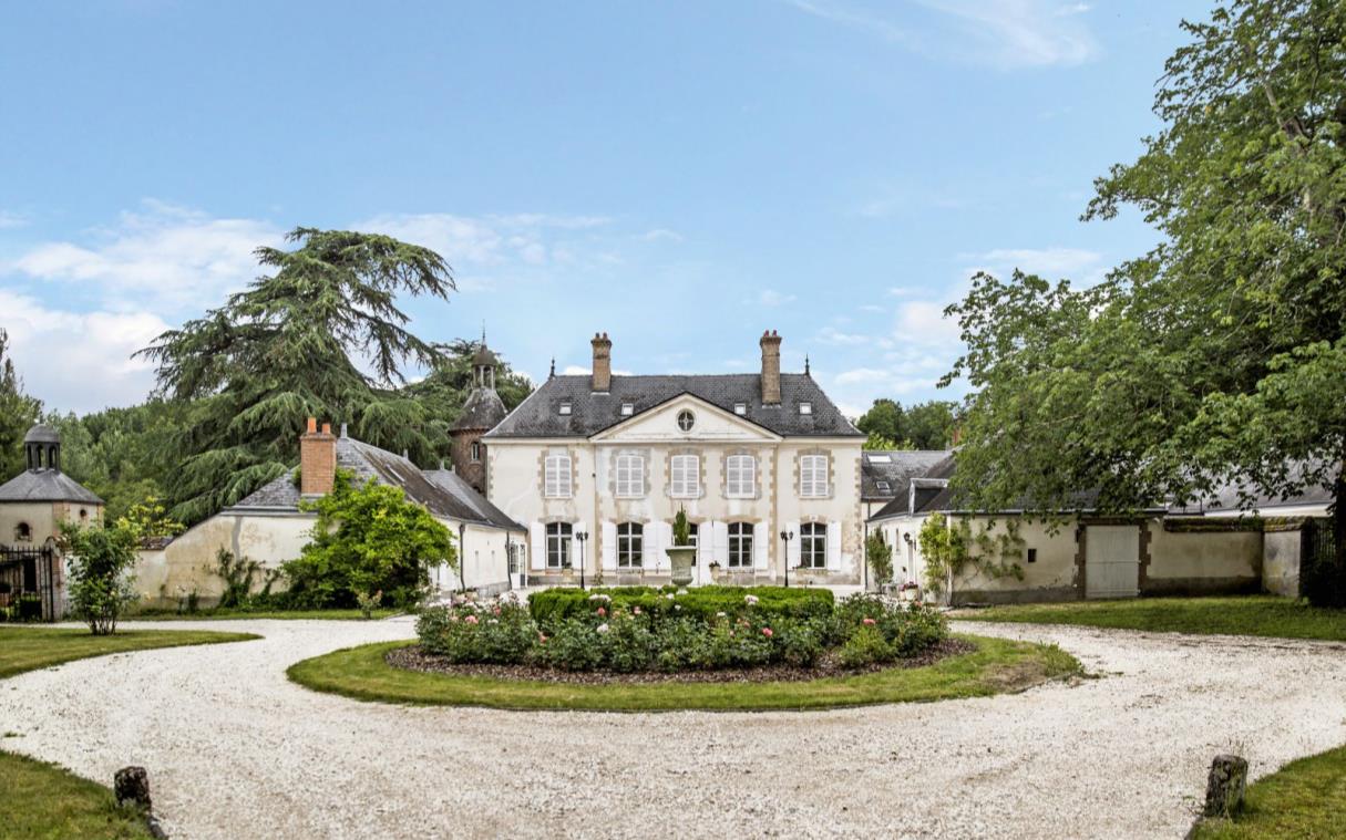 Chateau-Loire-Valley-France-Luxury-Golf-Du-Coudreceau-ext (8).jpg
