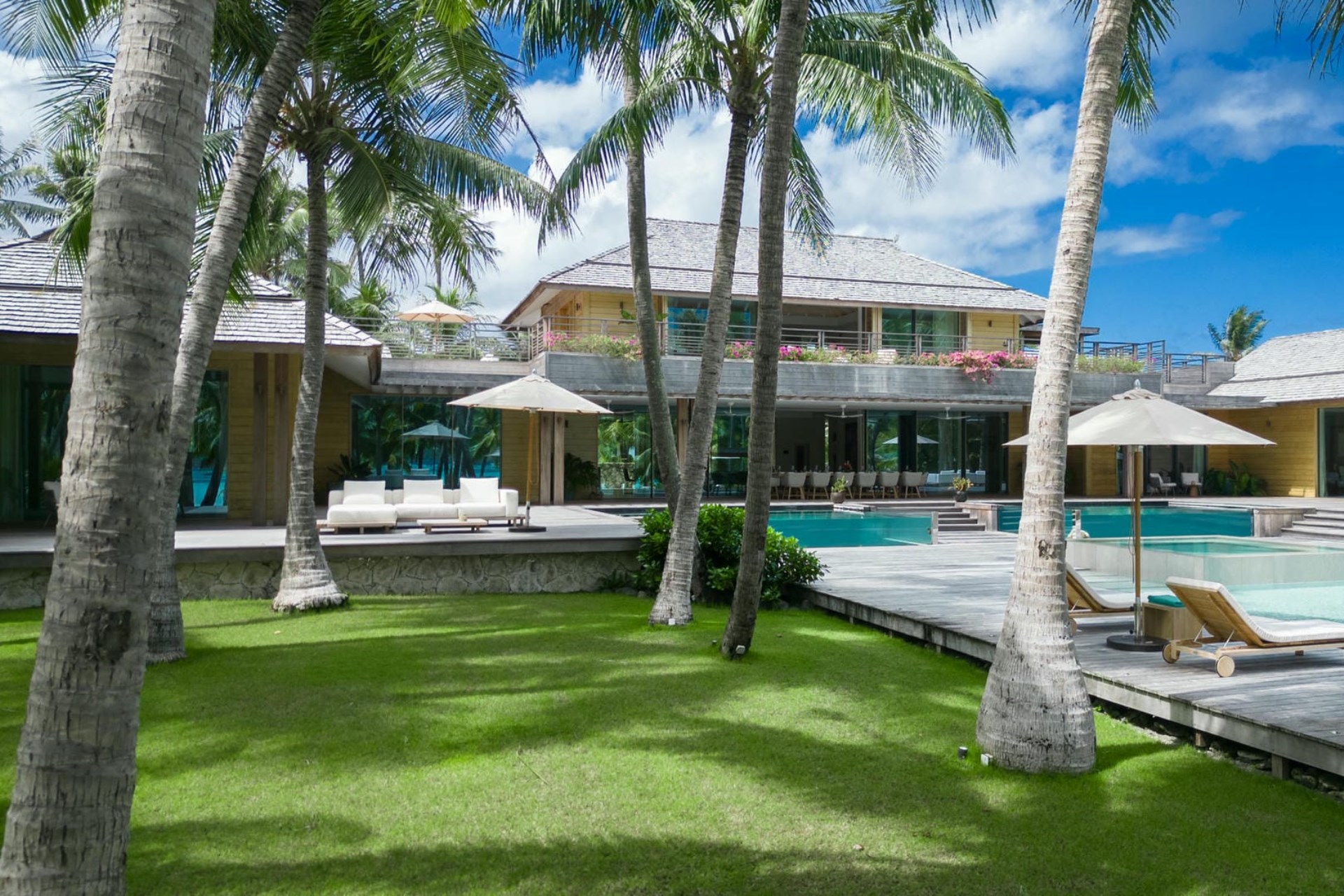 Noam Bora Bora