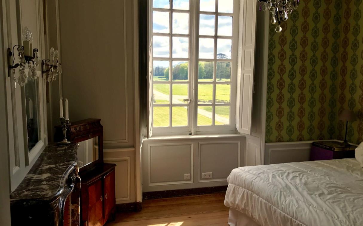 chateau-normandy-france-luxury-historical-villers-bocage-bed (16).jpg