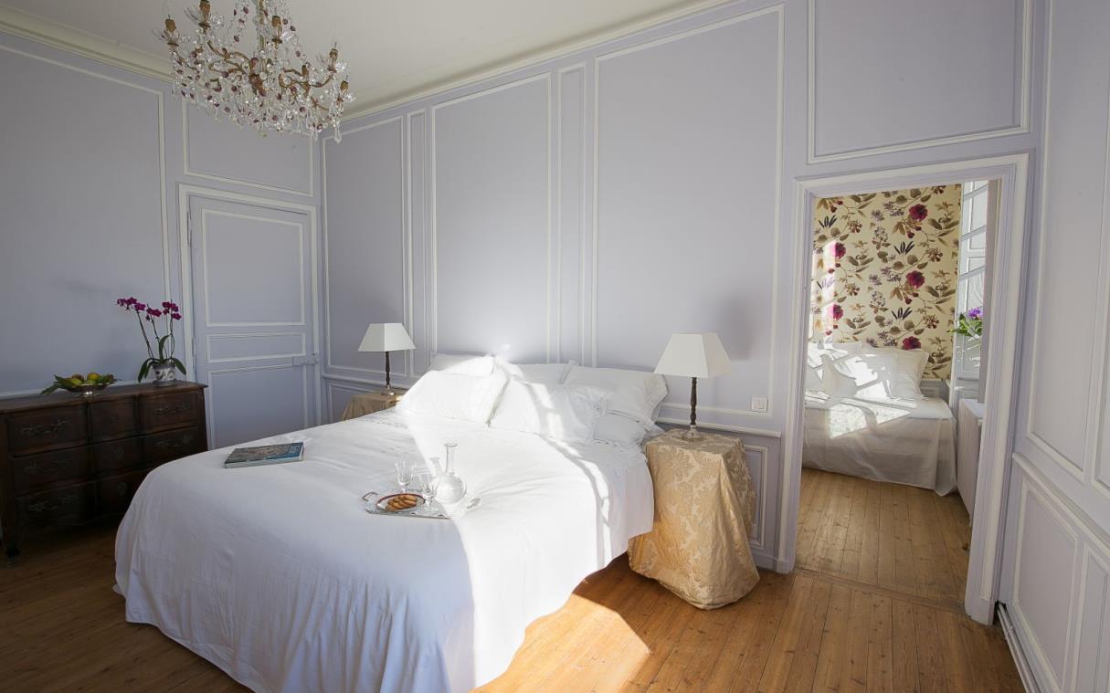 chateau-normandy-france-luxury-historical-villers-bocage-bed (13).jpg