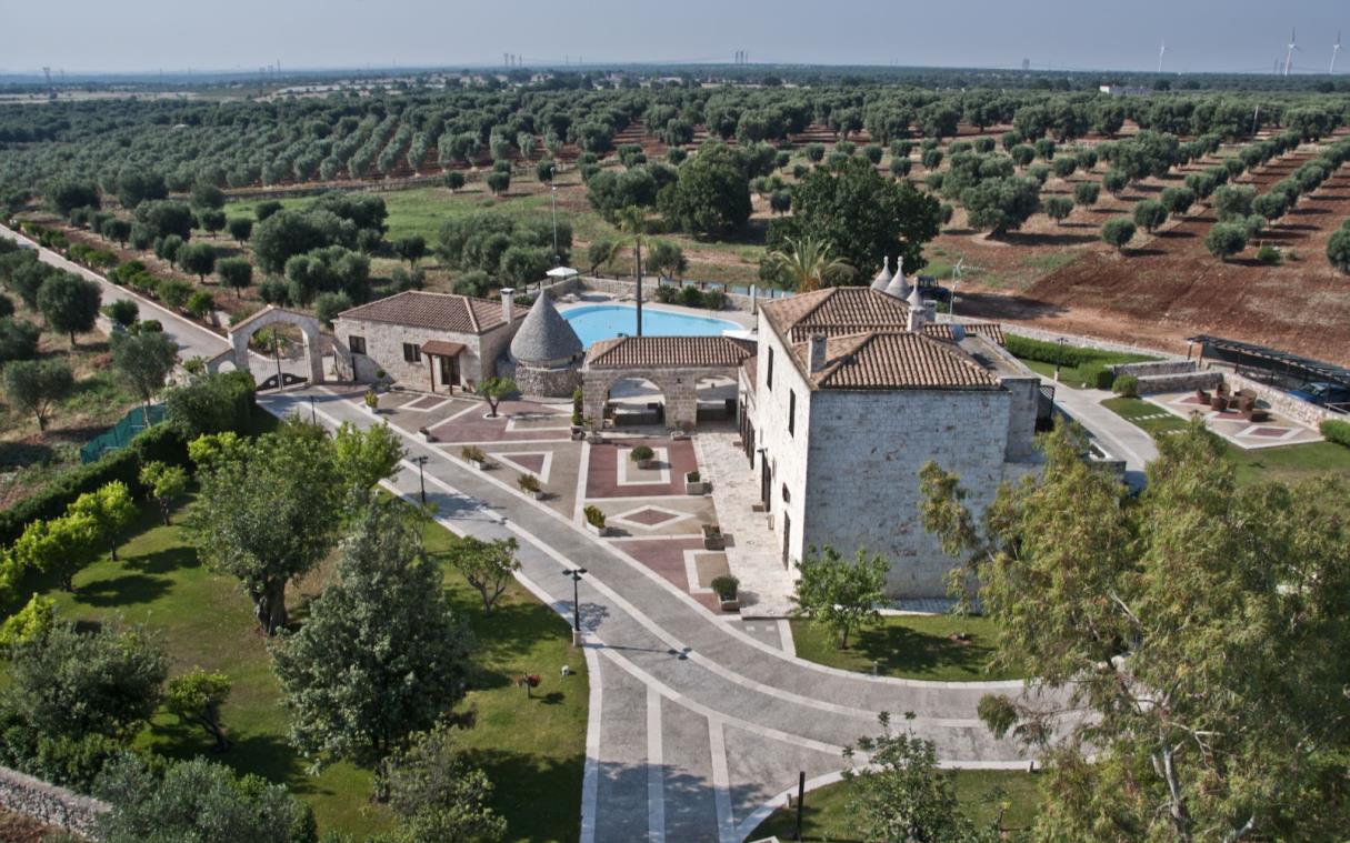 villa-apulia-italy-luxury-pool-masseria-beneficio-aer (4).jpg