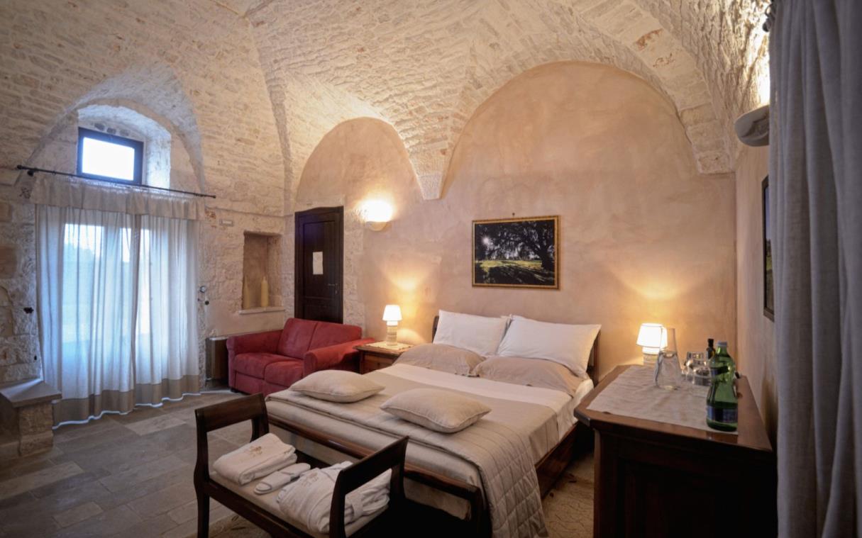 villa-apulia-italy-luxury-pool-masseria-beneficio-bed (4).jpg