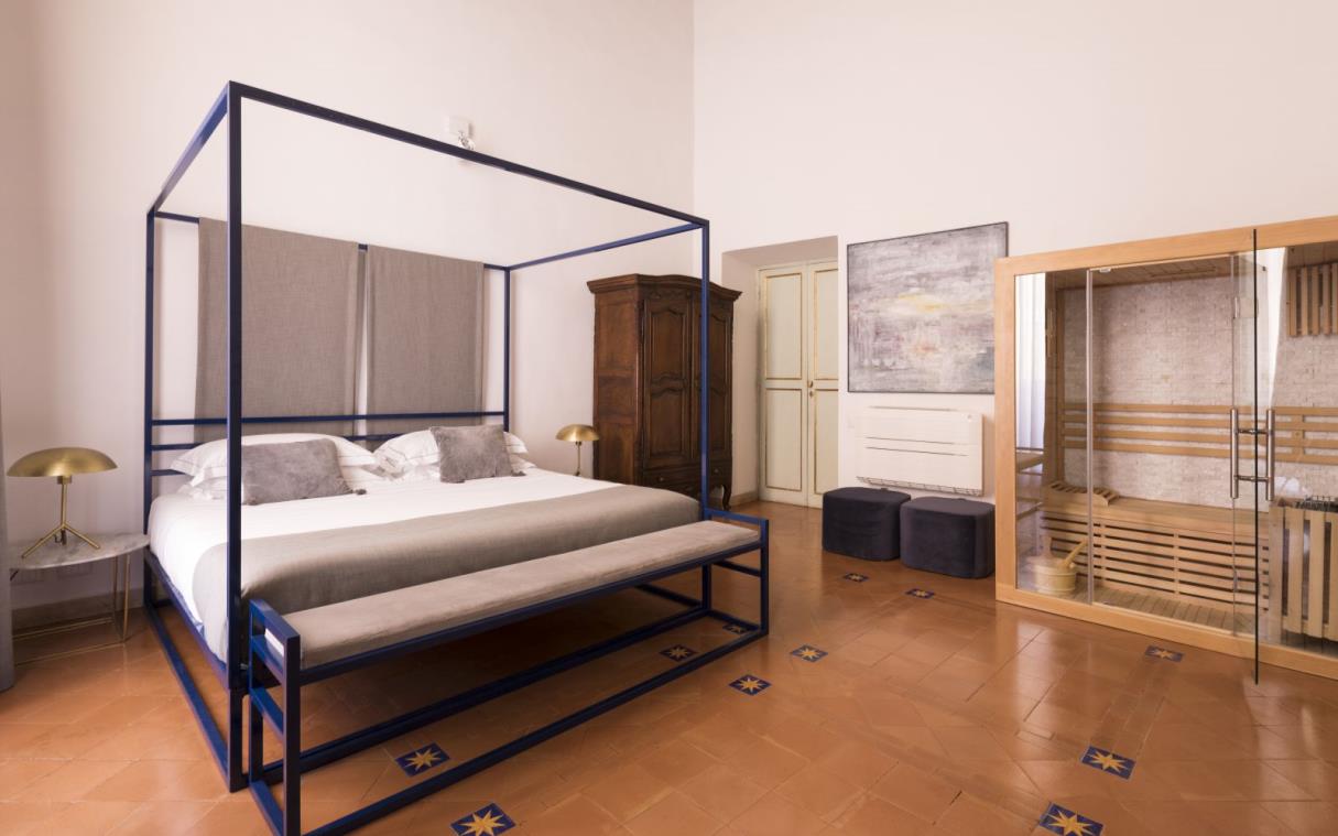 apartment-rome-italy-luxury-suite-costaguti-experience-bed-sau.jpg