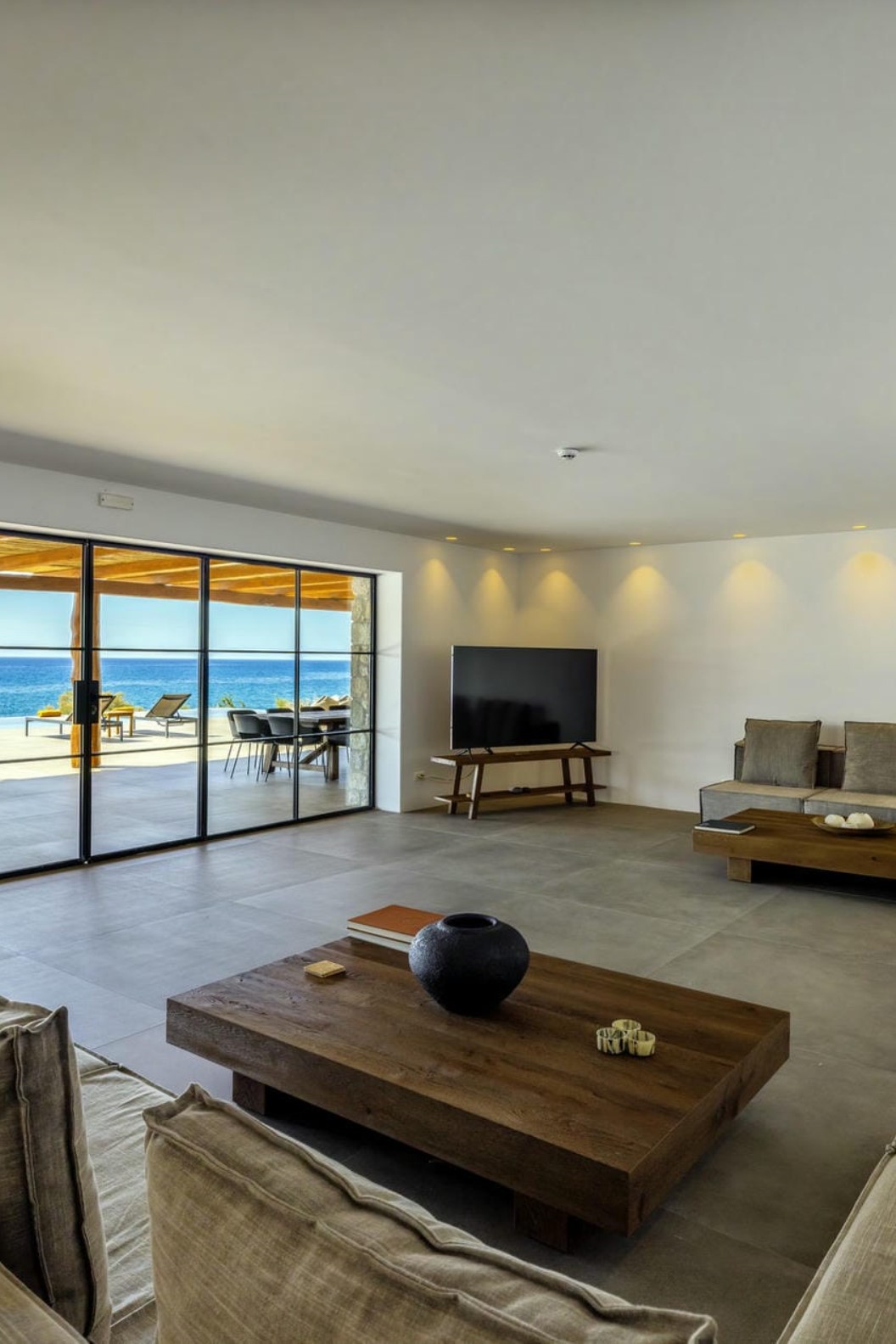 Beach House Arvi East