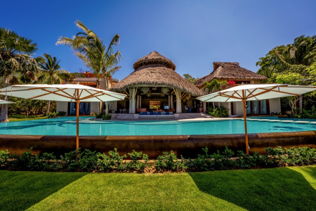 Casa Akama