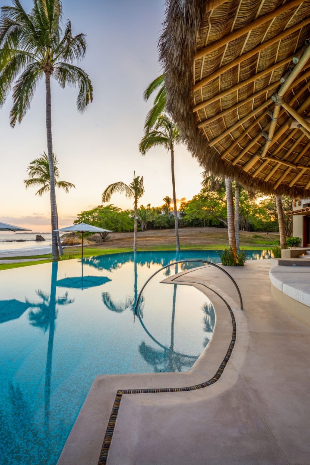 Casa Akama