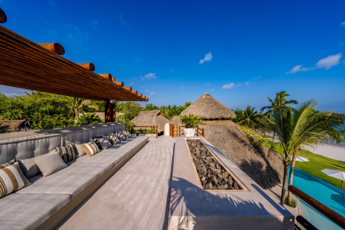 Casa Akama