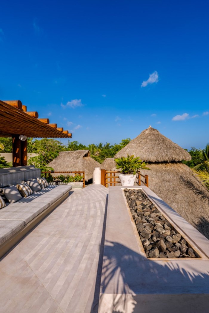 Casa Akama