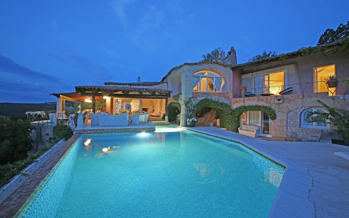 villa-porto-cervo-sardinia-italy-luxury-pool-views-anna-cov.jpg