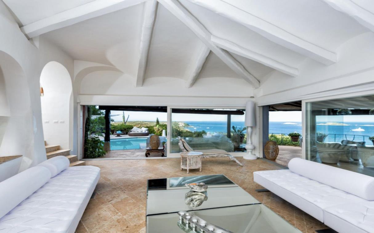 villa-porto-cervo-sardinia-italy-luxury-pool-views-anna-liv (8).jpg