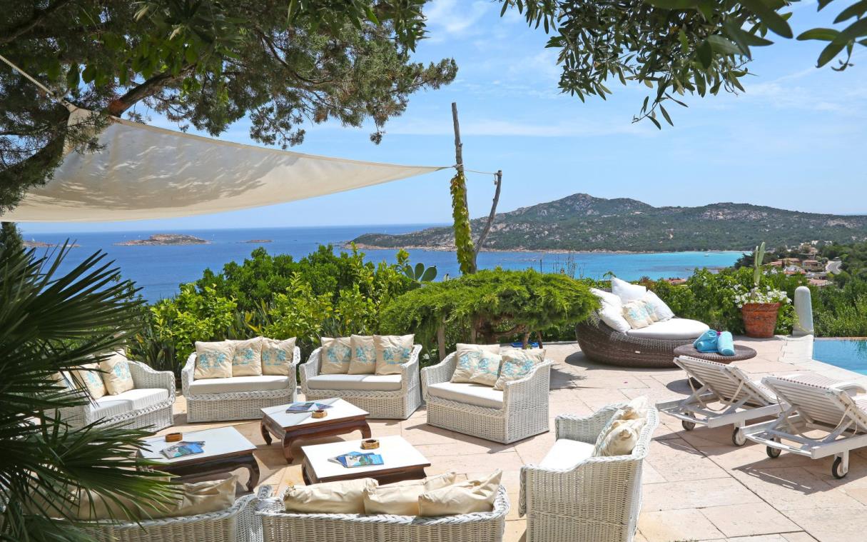villa-porto-cervo-sardinia-italy-luxury-pool-views-anna-ter (8).jpg