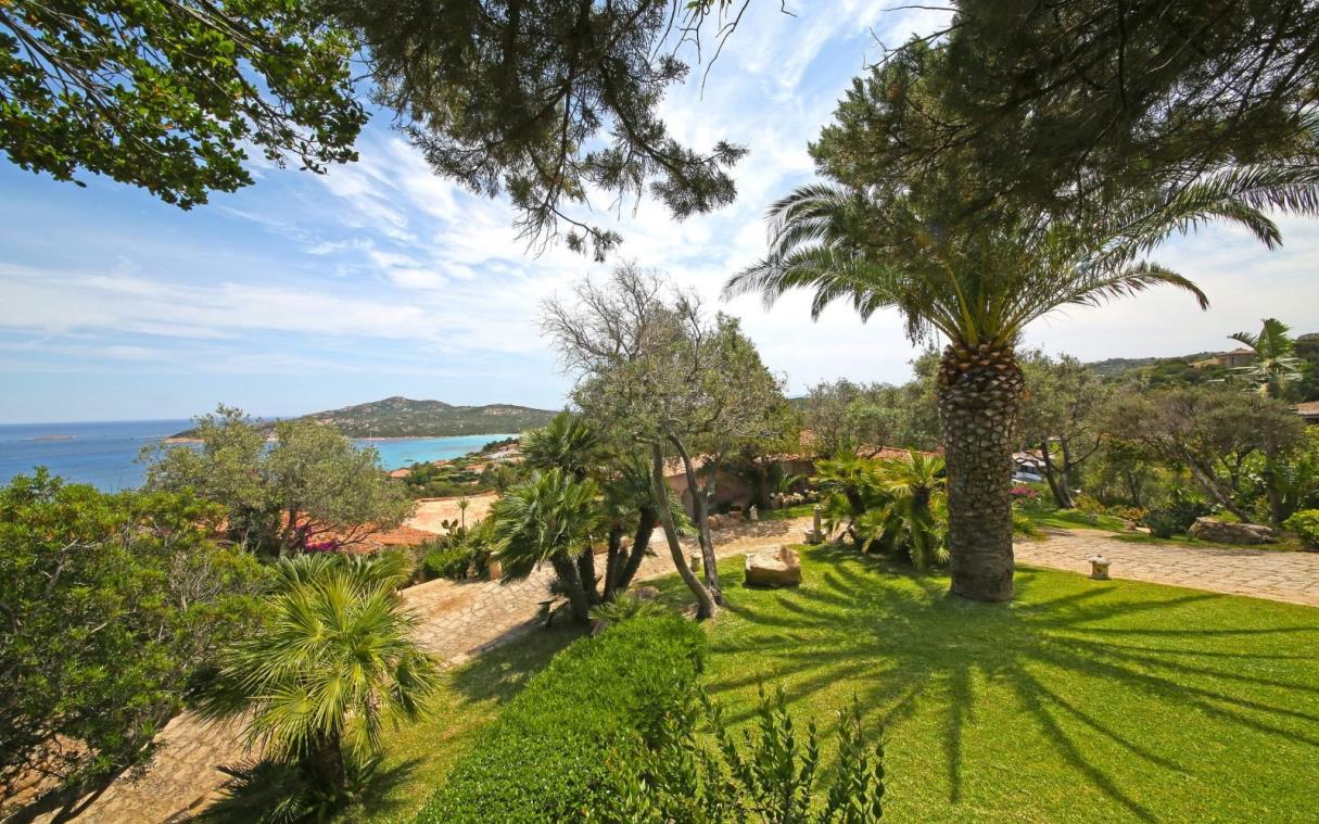 villa-porto-cervo-sardinia-italy-luxury-pool-views-anna-gar (3).jpg