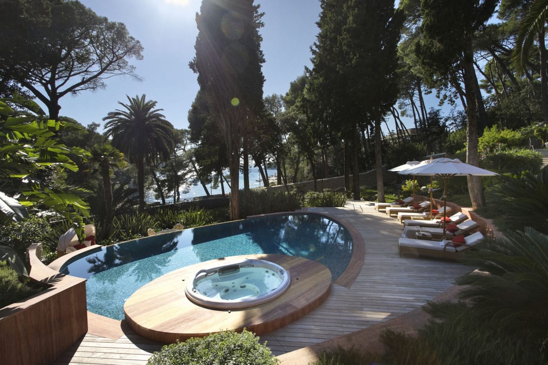 Captain's Villa Rouge