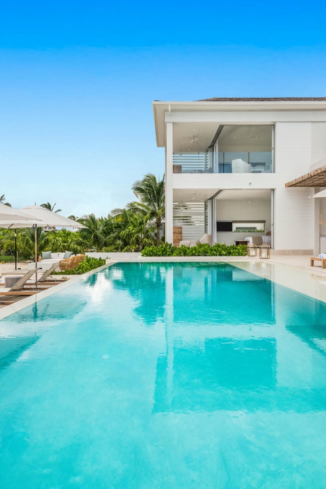BE Grace Bay – 5-bedroom Beachfront Villa