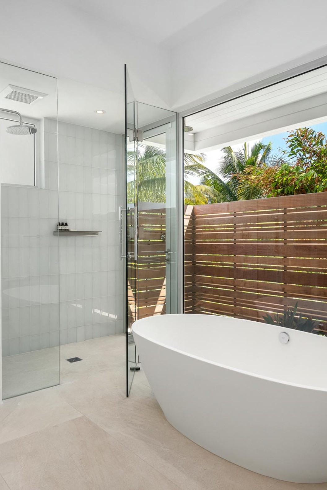 BE Grace Bay – 5-bedroom Beachfront Villa