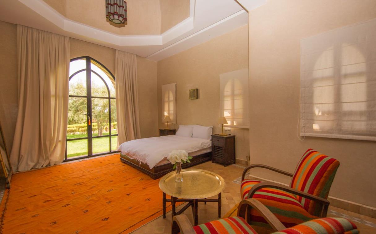 villa-marrakesh-morocco-pool-luxury-anahita-bed (5).jpg