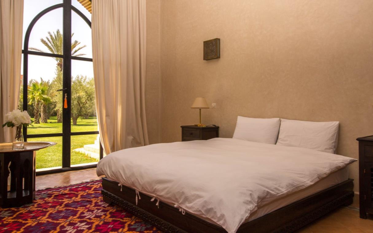 villa-marrakesh-morocco-pool-luxury-anahita-bed (3).jpg