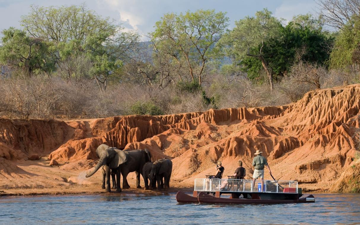 villa-chongwe-river-zambia-pool-bird-watching-safari-authentic-luxury-house-boat-trip-1.jpg