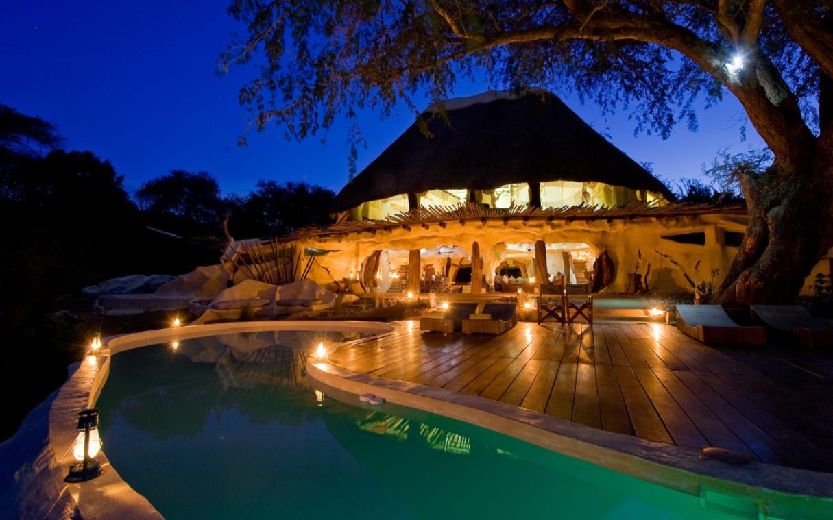villa-chongwe-river-zambia-pool-bird-watching-safari-authentic-luxury-house-ext-1.jpg