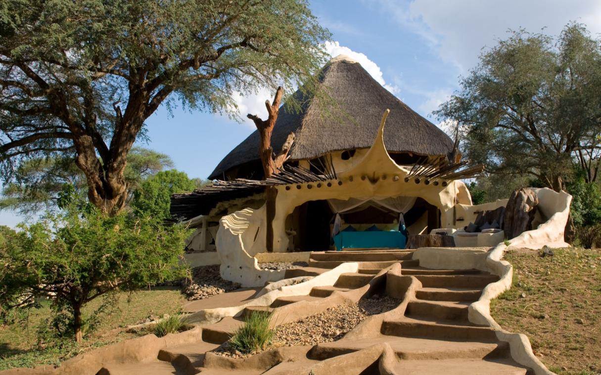 villa-chongwe-river-zambia-pool-bird-watching-safari-authentic-luxury-house-ext-3.jpg