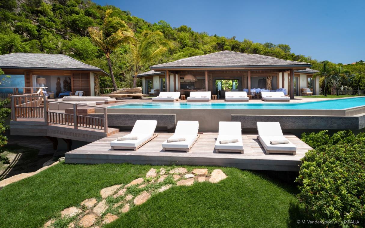 villa-st-barts-caribbean-luxury-swimming-pool-ixfalia-sun-loun.jpg