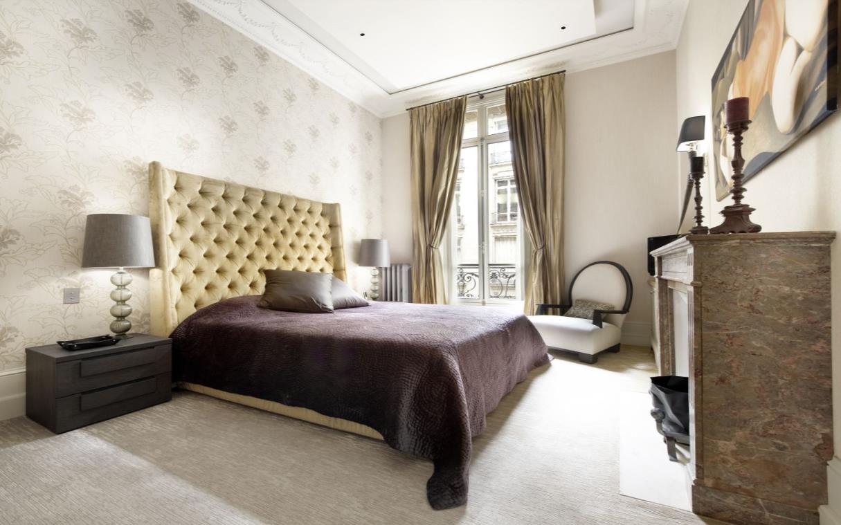 apartment-paris-france-luxury-modern-16th-arrondissement-bed (3).jpg