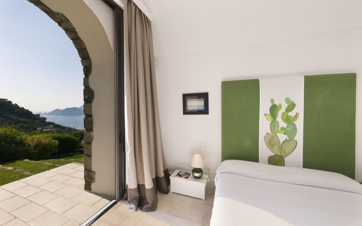villa-amalfi-coast-italy-luxury-pool-exclusive-la-palma-bed (4).jpg
