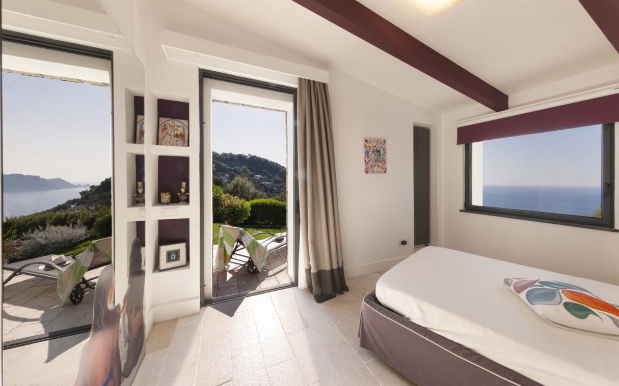 villa-amalfi-coast-italy-luxury-pool-exclusive-la-palma-bed (6).jpg