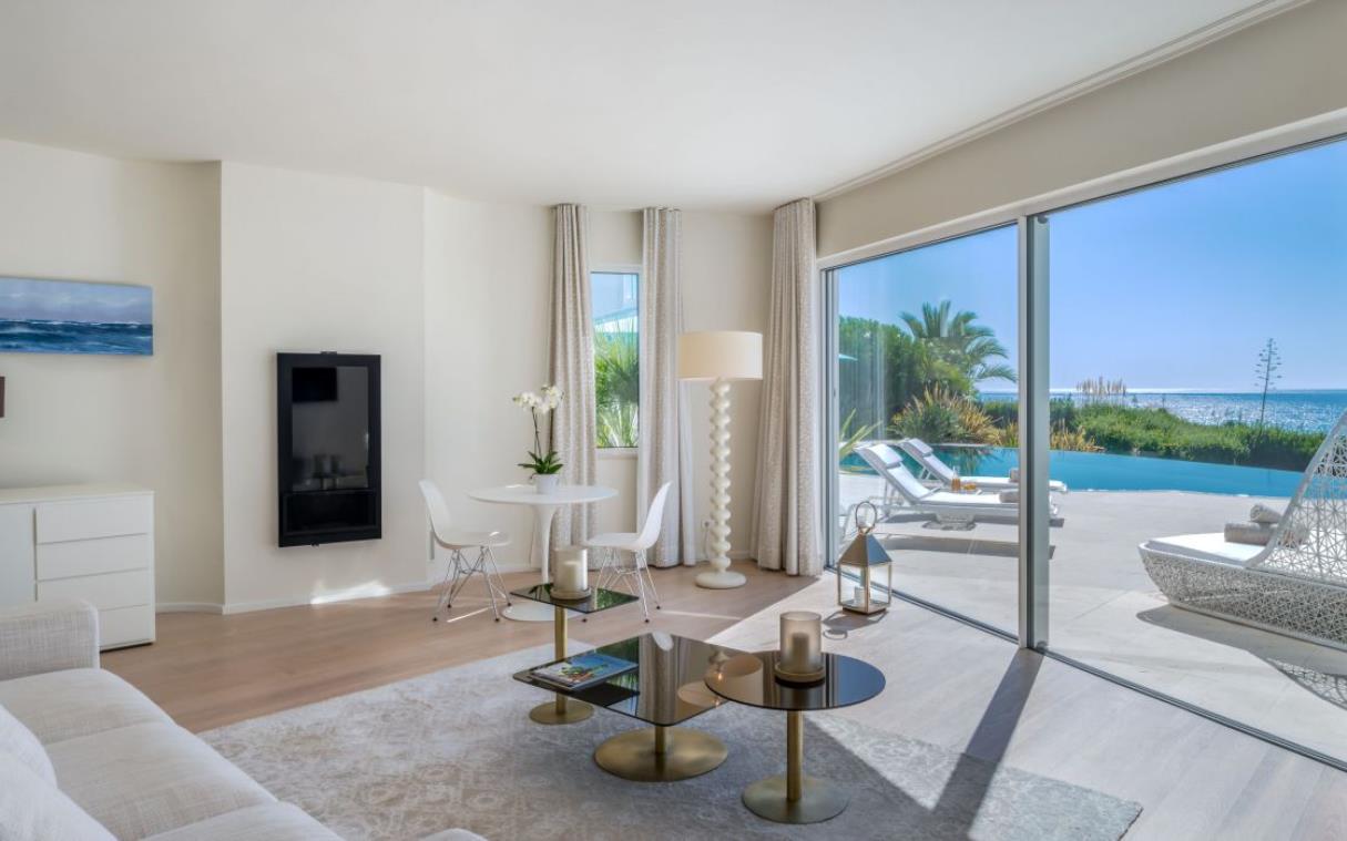 villa-algarve-portugal-luxury-pool-beach-praia-bed (1).jpg